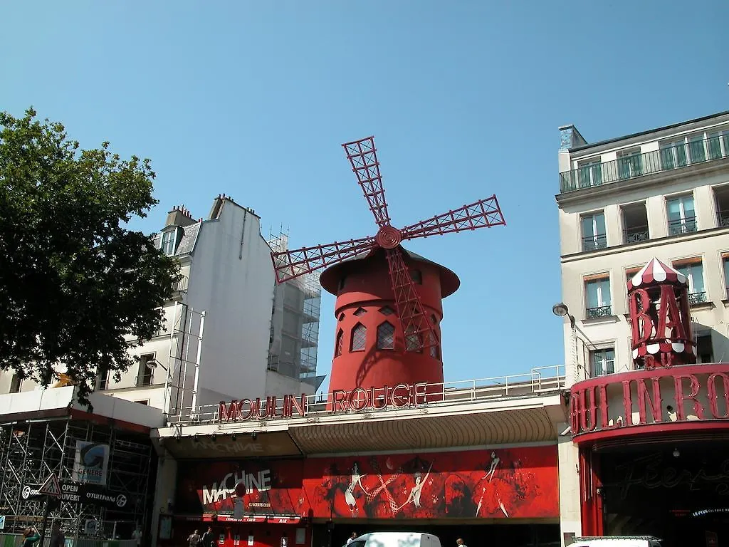 Moulin Rouge Backstage Apartment Paris