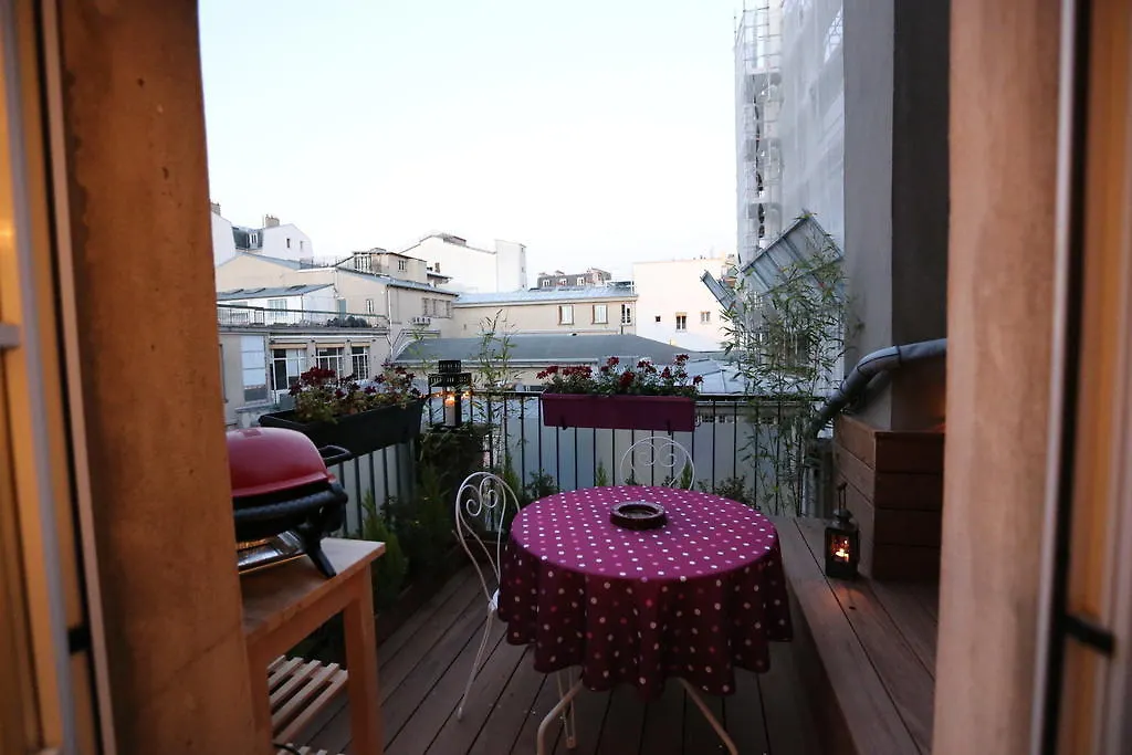Moulin Rouge Backstage Apartment Paris