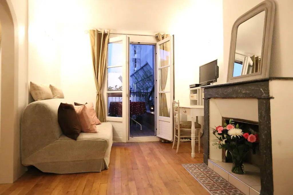 Moulin Rouge Backstage Apartment Paris