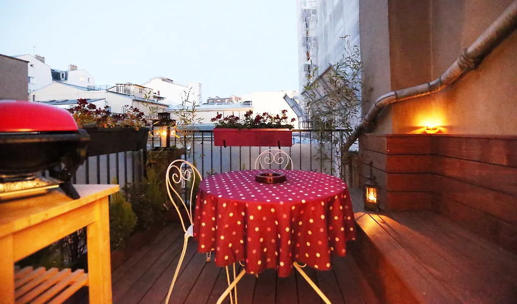 Moulin Rouge Backstage Apartment Paris