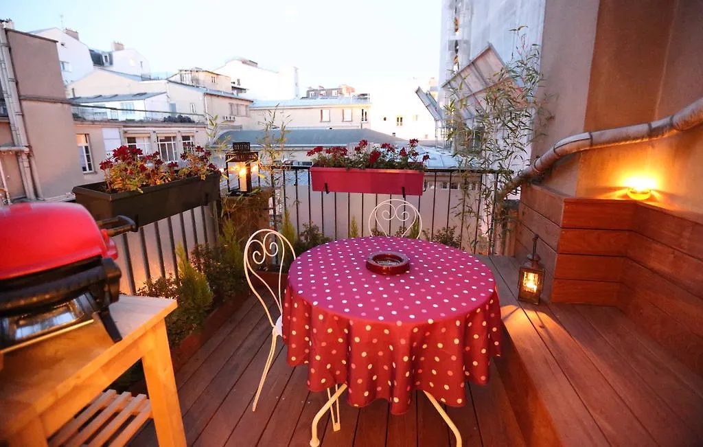 Moulin Rouge Backstage Apartment Paris