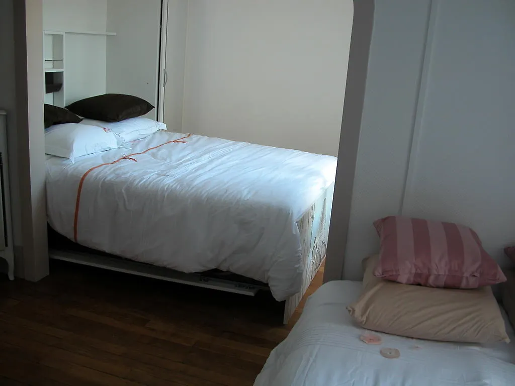 Moulin Rouge Backstage Apartment Paris