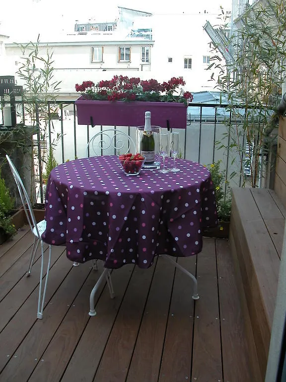 Moulin Rouge Backstage Apartment Paris