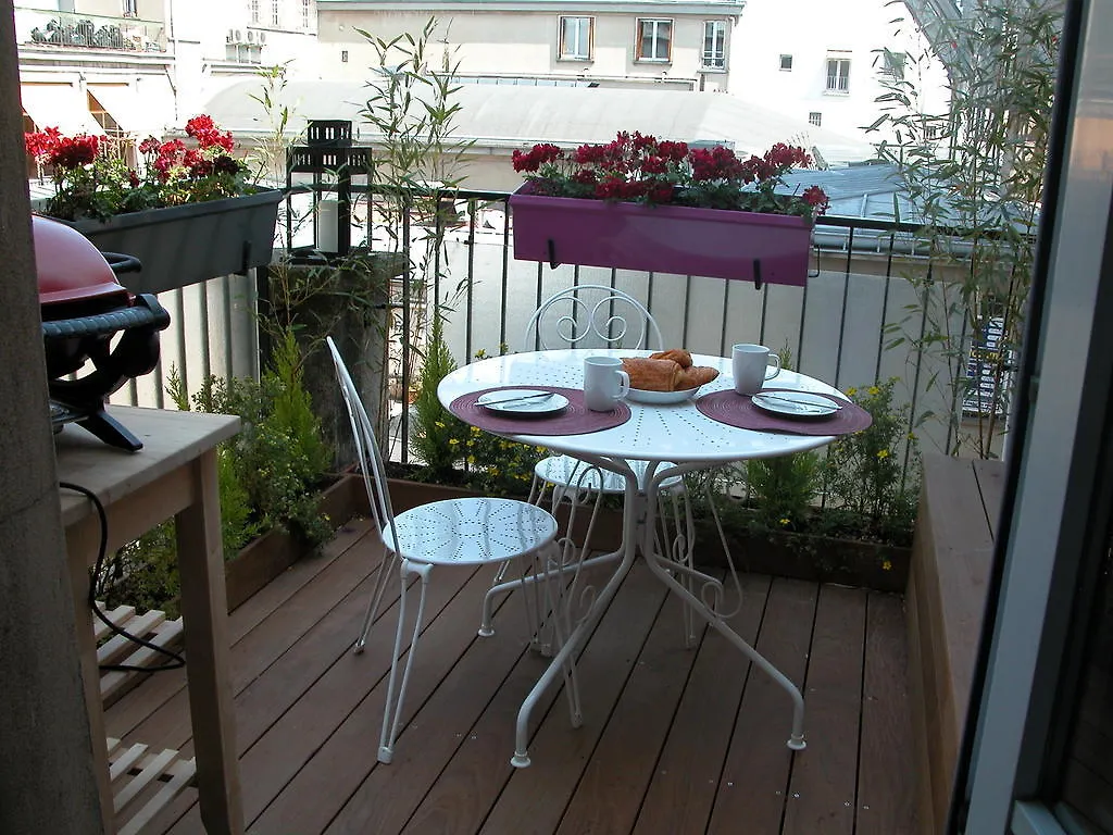 Moulin Rouge Backstage Apartment Paris