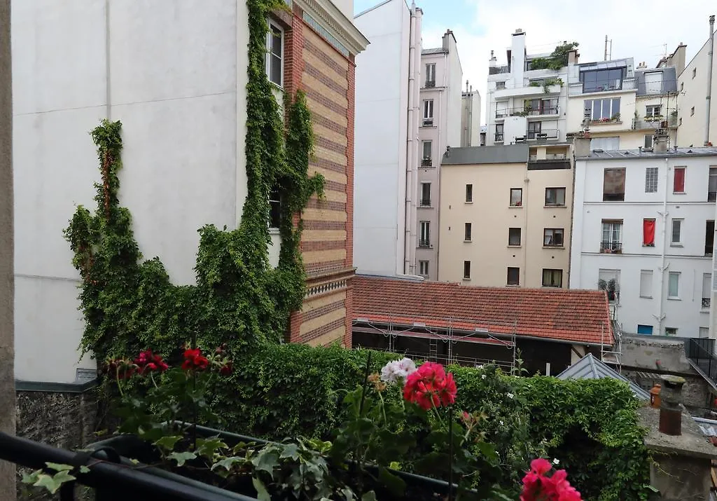 Moulin Rouge Backstage Apartment Paris
