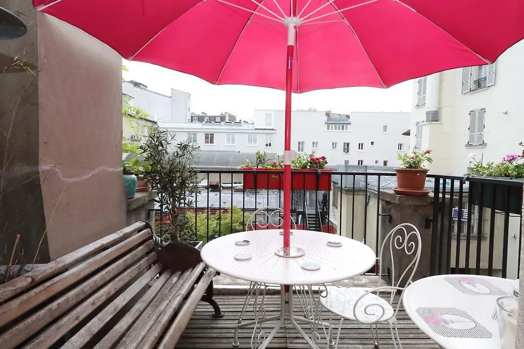 Moulin Rouge Backstage Apartment Paris